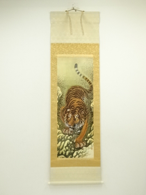 JAPANESE HANGING SCROLL / HAND PAINTED / WILD TIGER 